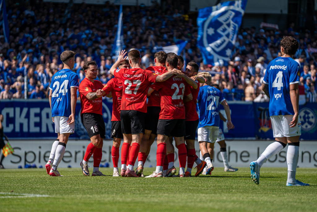 Stuttgarter Kickers vs. SG Sonnenhof Großaspach, Fussball, WFV-Pokal, Finale, 23.05.2026 | Kollektiver Torjubel nach 0:1 durch Michael Kleinschrodt (SG Sonnenhof Großaspach, #11),Stuttgarter Kickers vs. SG Sonnenhof Großaspach, Fussball, WFV-Pokal, Finale, 23.05.2026