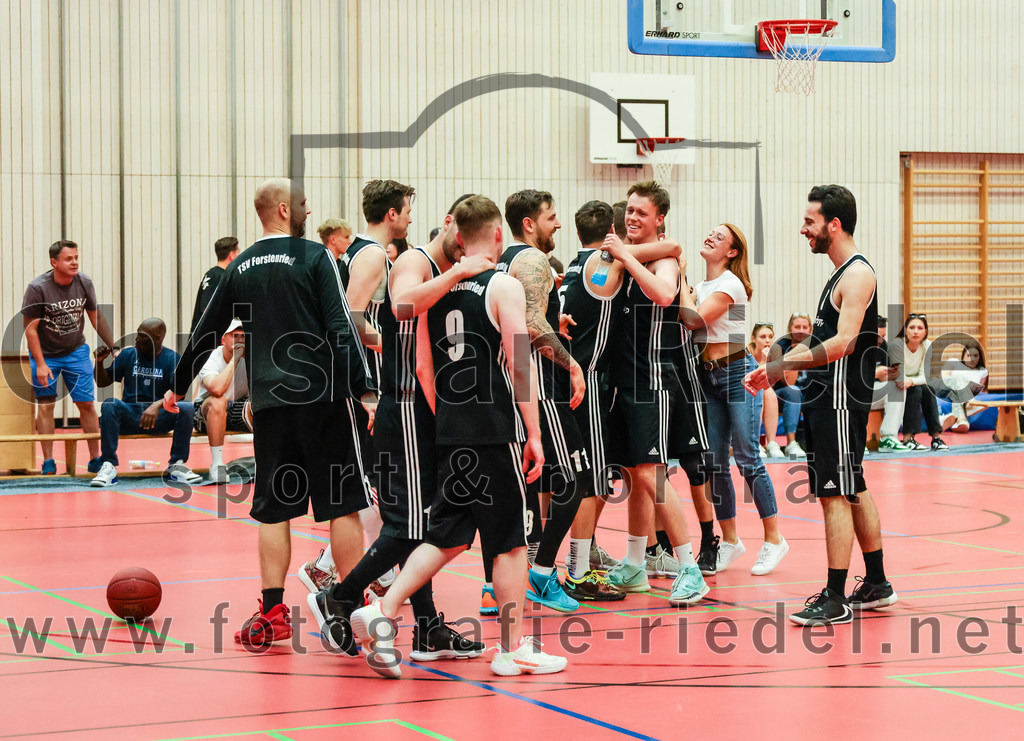 2022-05-15_139_SpVgg_Altenerding_gegen_TSV_Muenchen-Forstenried | Erding, Deutschland, 15.05.2022:
Basketball, Bezirksliga 2021 / 2022, Play-Offs, SpVgg Altenerding gegen TSV München-Forstenried, Endergebnis: 55:57

Jonathan David Schmidt (TSV München-Forstenried, #9)

Foto: Christian Riedel / fotografie-riedel.net