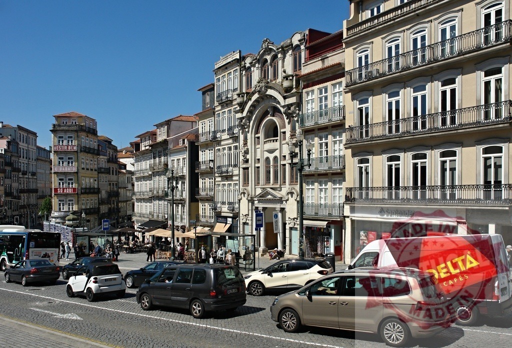 Porto cityscape with historical buildings and urban traffic | Cars and people moving along a street in Porto, Portugal, on a sunny day - Realized with Pictrs.com