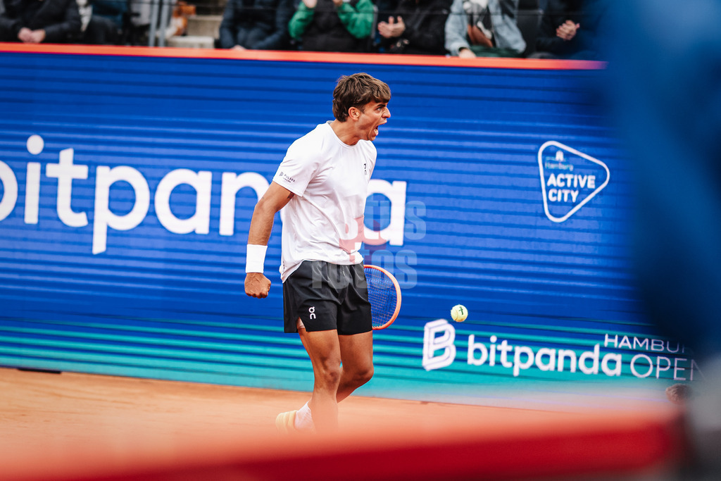 Tennis | Männer | bitpanda Hamburg Open | ATP 500 | Tomas Etcheverry (ARG) vs. Flavio Cobolli (ITA) | 23.05.2025 | Flavio Cobolli jubelt