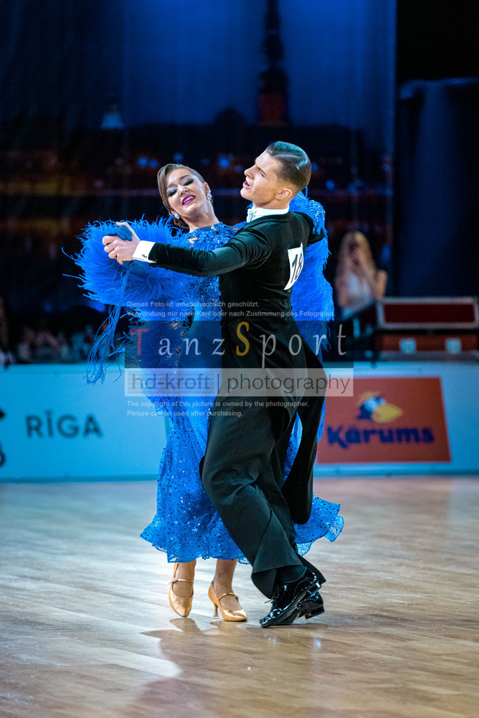 20251212_WDSF_World_Ch_Cup_RS-Std_1214-2 | Tanzsportbilder, Standardtanz, Lateintanz, WDSF, DTV, LTVB, dancecomp, goc, hessen tanzt, blaues band der spree, walzer, tango, wiener walzer, slowfox, quickstepp, samba, rumba, cha-cha-cha, paso doble. jive, hd-kroft photography, turniertanzsport