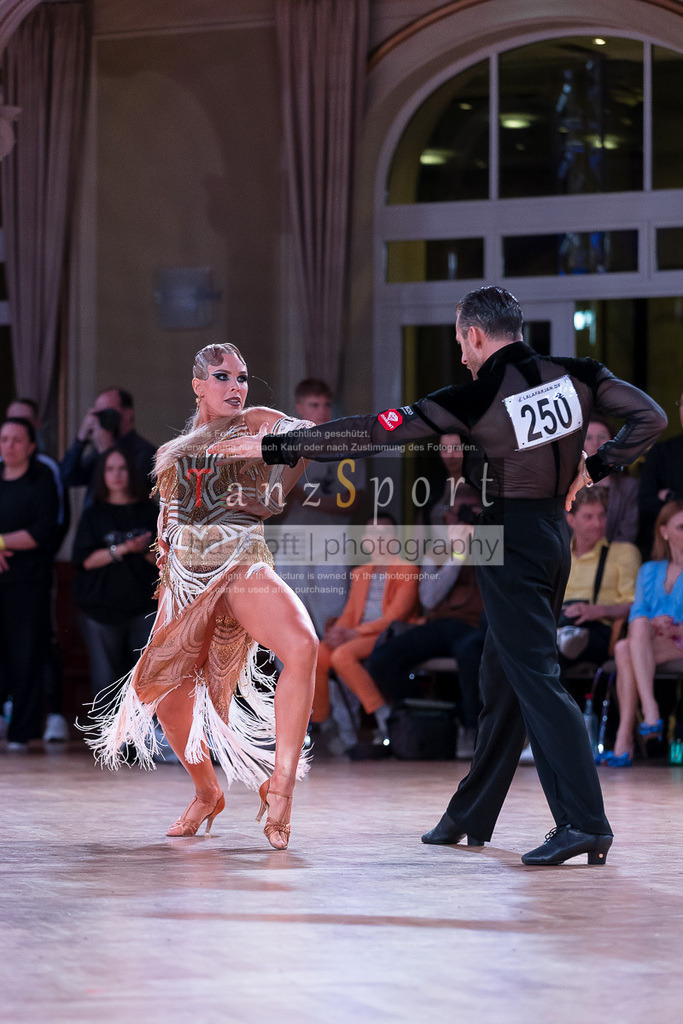 20240706_WDSF_WO_Latin_2390 | Tanzsportbilder, Standardtanz, Lateintanz, WDSF, DTV, LTVB, dancecomp, goc, hessen tanzt, blaues band der spree, walzer, tango, wiener walzer, slowfox, quickstepp, samba, rumba, cha-cha-cha, paso doble. jive, hd-kroft photography, turniertanzsport