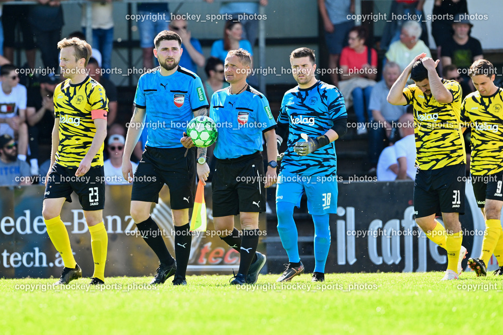 SC Magdalen vs. FC Faakersee | #23 Roman Adunka FC Faakersee, Almedin Medin Referee, Jürgen Fischer Referee, #38 Michael Lessiak FC Faakersee, #31 Arnel Mulahalilovic FC Faakersee, SC Magdalen vs. FC Faakersee, SC Magdalen vs. FC Faakersee am 14.04.2024 in Villach (Sportplatz St. Magdalen), Austria, (Photo by Bernd Stefan)