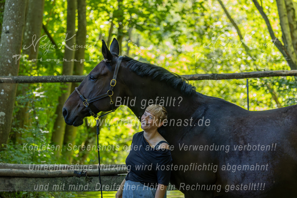 Auswahl_Photographie_Nadja_Kienast__IE_8280-Verbessert-RR | Ich biete Ihnen einzigartige und individuelle Fotoshootings mit Ihren Tieren.
In individuellen Coachings lernen Sie, wie sie von Ihrem Pferd, Ihrer Katze, Ihrem Hund oder einfach Ihrem persönlichen Lieblingstier eindrucksvolle Fotos machen können.
