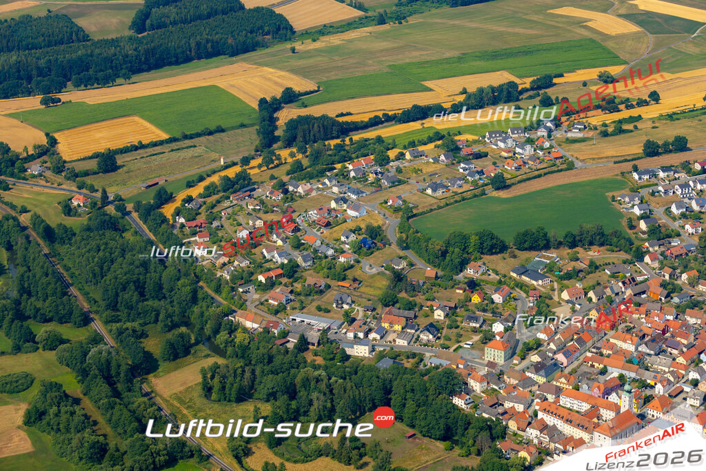 Das Luftbild der Stadt Pressath wurde 2022 vom Flugzeug heraus erstellt (keine Drohnen-Aufnahmen) Aufnahmehöhe ca.450 Meter- hohe Bildauflösung und Druck-Qualität. Garantiert!