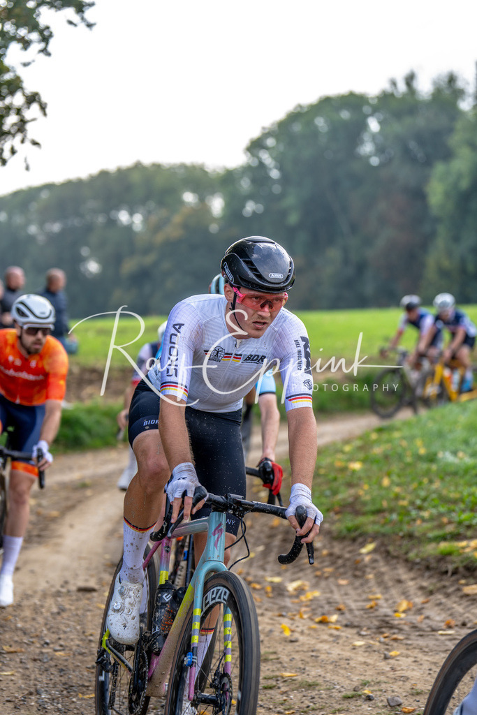 Ralf Eppink Photography 20251012_DSC02635 | Sportfotografie, Eventfotografie, Porträtfotografie, Radsport Fotograf, Triathlon Fotograf, Düsseldorf Fotograf, Köln Fotograf, Actionfotografie, Teamfotografie, Peoplefotografie, Business Portraits, Veranstaltungsfotografie, Reportagefotografie - Realisiert mit Pictrs.com