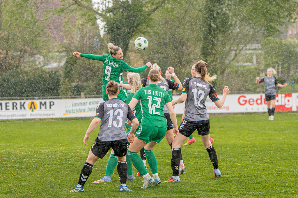 Fußball I Frauen I Saison 2025-2026 I Oberliga Niedersachsen I 19. Spieltag I TuS Lutten - TuS Büppel I 06002 | jns.sportfotos - Realisiert mit Pictrs.com