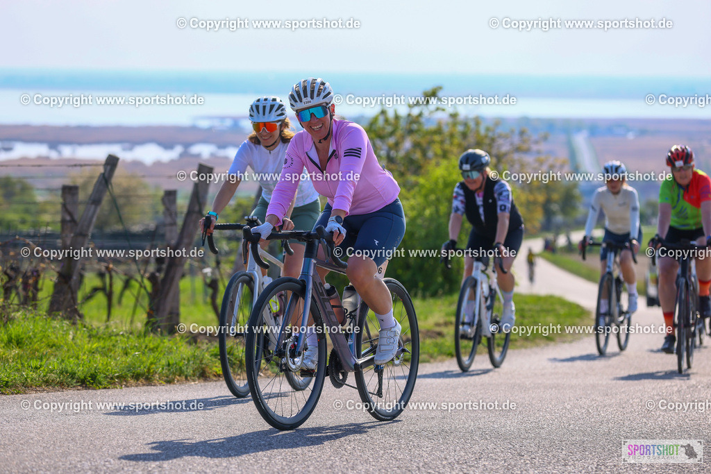 TRA_0384 | Neusiedlersee Radmarathon 2026@sportshot_your_pictrs #yourpictures#roadtowm2029 #nrm #neusiedlerseeradmarathon #neusiedlersee #neusiedlerseetourismus #burgenland #mörbisch #nrm26 #burgenlandtourismus #voglundco #poweredbyburgenlandtourismus #radsport #rad #marathon #ucigranfondo #visitburgenland #ucigranfondoworldseries
