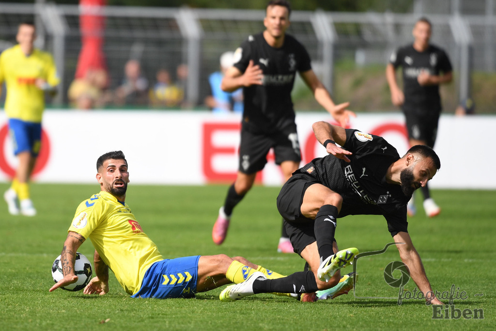 SV Atlas-Delmenhorst-Borussia Mönchengladbach | DFB-Pokal 1. Runde;SV Atlas Delmenhorst (gelb)-Borussia Mönchengladbach (schwarz) am 17.08.2025 in Oldenburg (Marschweg-Stadion), Photo: Philip Eiben 2025 - Realisiert mit Pictrs.com