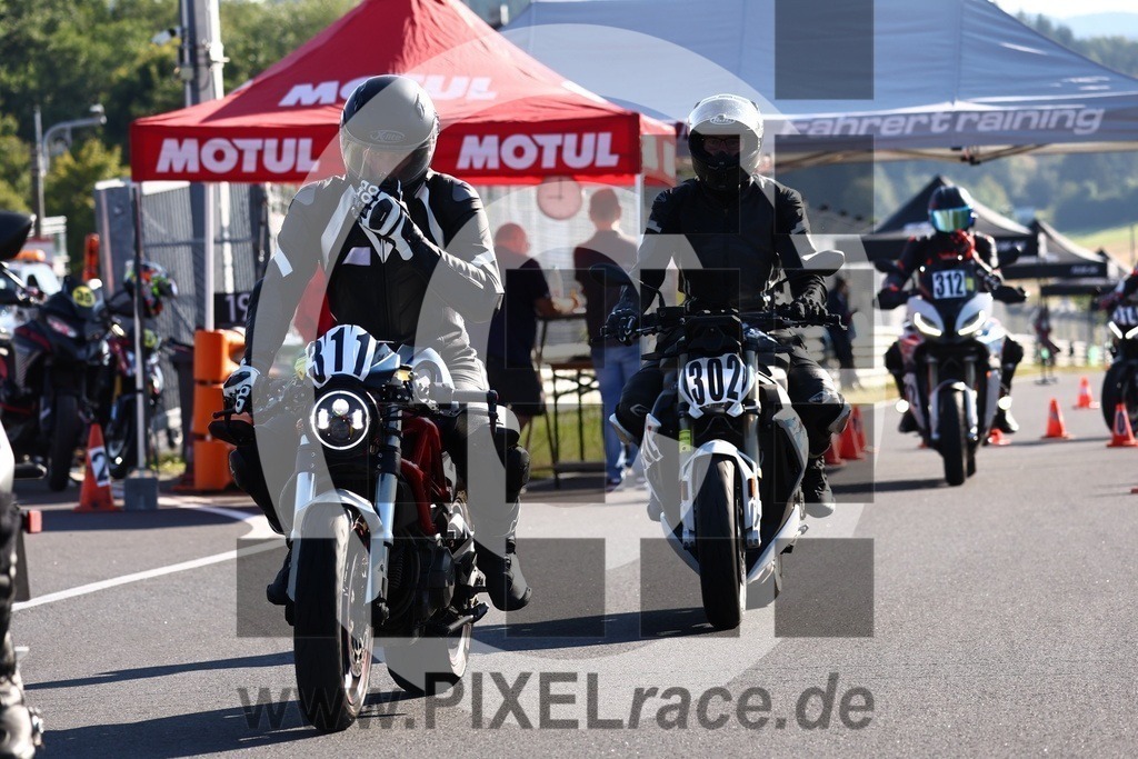 0311-20240729_00378 | Schöne Erinnerungen an spannende Momente - das festzuhalten ist unser Job. PIXELrace.de ist seit 2003 auf den Rennstrecken Europas unterwegs um die Action draußen beim Fahren und die wunderbare Stimmung imm Fahrerlager für euch einzufangen.