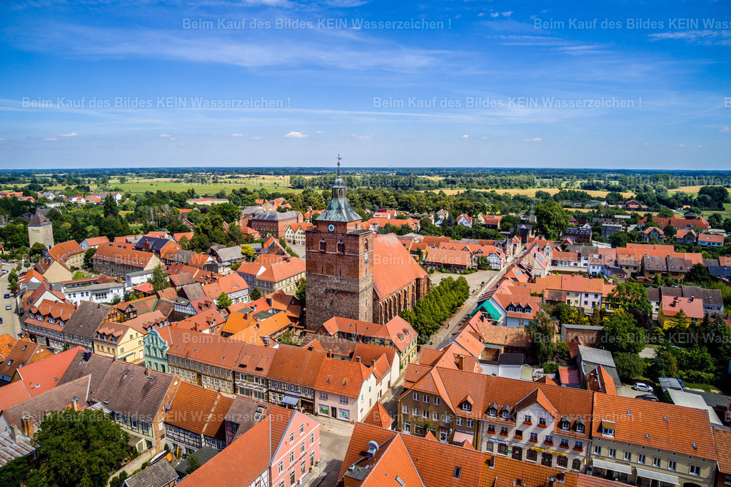 Osterburg-0007 | Die Magdeburger Platte® - das sind die schönsten Luftbilder von Magdeburg & Sachsen-Anhalt auf Acryl, Leinwand oder zum Download. Das ist Luftbildfotografie & Luftbildaufnahmen mit Drohne & Flugzeug.  - Realisiert mit Pictrs.com