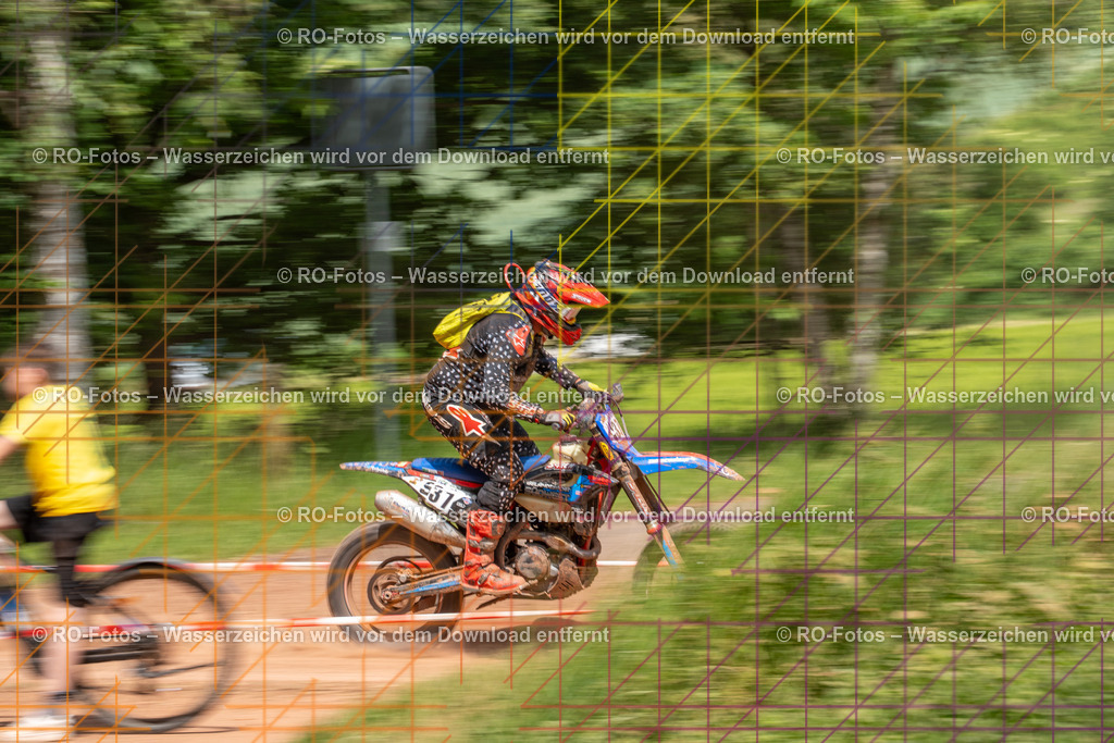 Wolfshausen 5 Lauf -599 | Sportfotografie von RO-Fotos: Motorsport, Motocross, Enduro, Laufveranstaltungen und Triathlon. Professionelle Fotos von Sportlern und Events. - Realisiert mit Pictrs.com