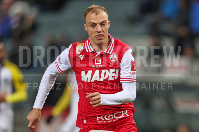 Austrian Bundesliga: Grazer AK 1902 vs LASK | GRAZ, AUSTRIA, 13.DEC.25 - SOCCER - ADMIRAL Bundesliga, Grazer AK 1902 vs LASK. The image shows Alexander Hofleitner (GAK).