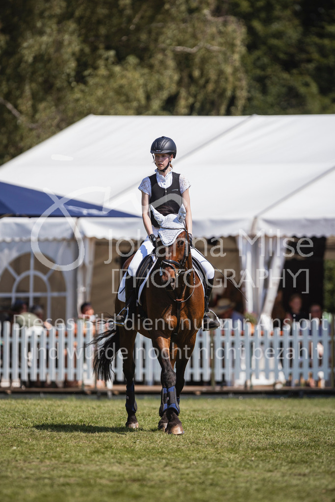 240720_LC_Springreiter-WB-218 | Deine schönsten Turniermomente als professionelle Fotos! Entdecke hochwertige Pferdesport-Fotografie im Online-Shop. Jetzt Fotos finden & bestellen!