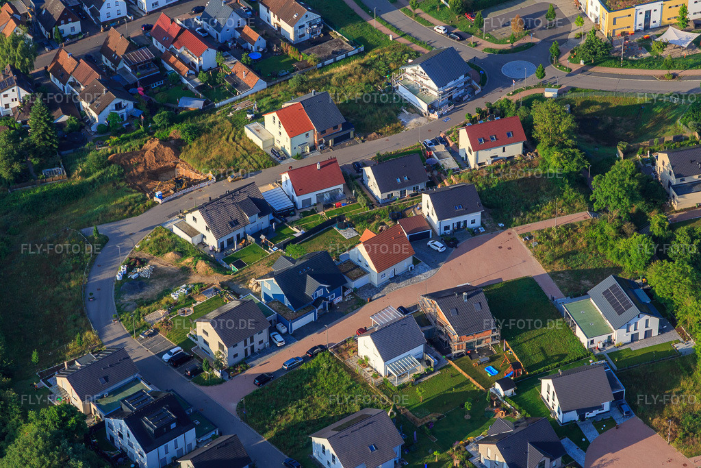 Luftbild: Neubaugebiet K2 in Kandel im Bundesland Rheinland-Pfalz in Deutschland. Foto: IMG_148365.jpg vom 17.06.2025 durch Werner Riehm/FLY-FOTO.de