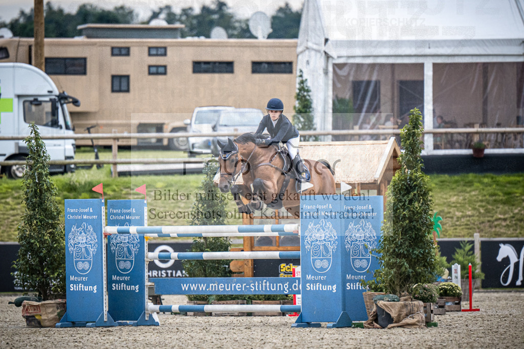 DOS_8960 | Entdecke hochwertige Reitturnierfotos von Foto Oger. Professionell, emotional und authentisch – jetzt Lieblingsmomente im Shop bestellen.Deutschlandweite Turnierfotografie. - Realisiert mit Pictrs.com