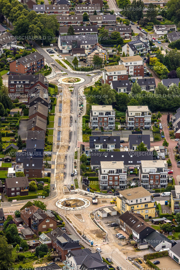 Bottrop240701691Kirchhellen | Luftbild, Großbaustelle Hackfurthstraße und zwei neue Kreisverkehre, oben Dorfheide und unten Kirchhellener RIng, Wohngebiet, Kirchhellen, Bottrop, Ruhrgebiet, Nordrhein-Westfalen, Deutschland