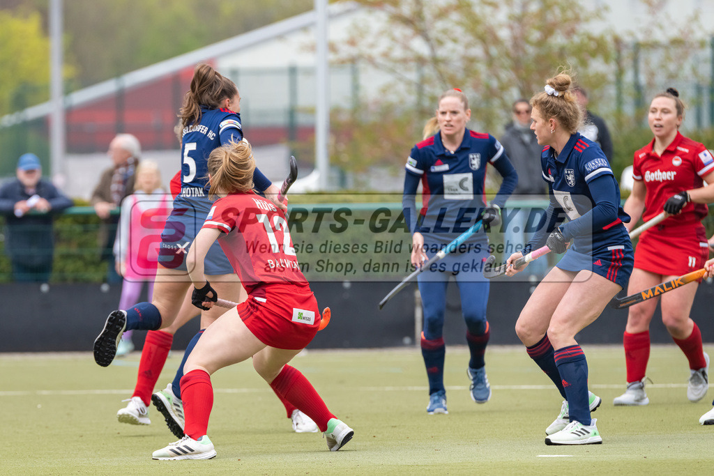 HK_20230416_106969 | 1. Bundesliga Damen Düsseldorfer HC - Rot-Weiss Köln am 16.4.2023 DHC Düsseldorf, Düsseldorf , Pia Lhotak ( Düsseldorfer HC #5 ) , Katharina Hüls ( Rot-Weiss Köln #12 )