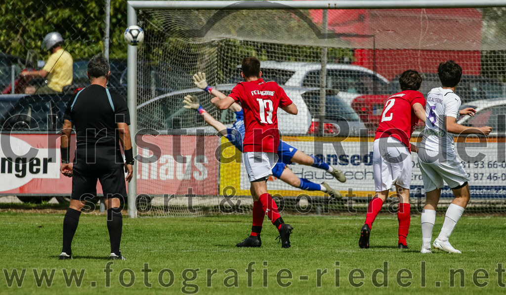 2023-07-30_047_FC_Lengdorf_gegen_SpVgg_Altenerding | Lengdorf, Deutschland, 30.07.2023:
Fußball, Kreisliga 2023 / 2024, 1. Spieltag, FC Lengdorf gegen SpVgg Altenerding, Endergebnis: 1:1

Schiedsrichter Carlo Sette, Torwart Johannes Preis (FC Lengdorf, #1), Tobias Lechner (FC Lengdorf, #13), Fabian Herbst (FC Lengdorf, #2), Pedro Flores (SpVgg Altenerding, #6)

Foto: Christian Riedel / fotografie-riedel.net