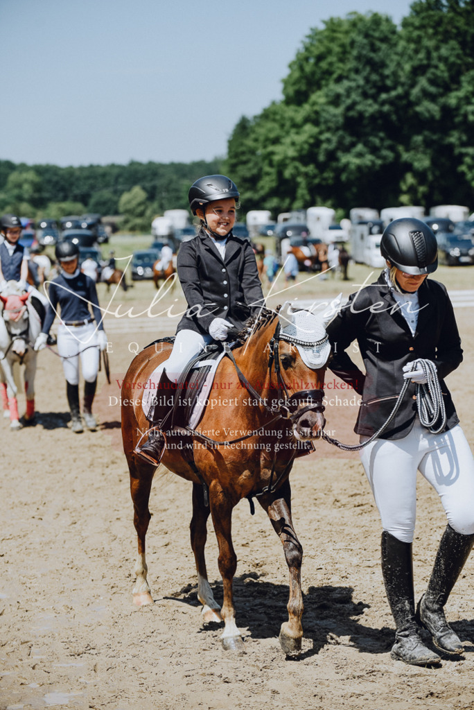 DSC_2435 | Pferde- und Turnierfotografie in Westsachsen. Pferdeportraits, Auftragszeichnungen und intuitive Kunst.