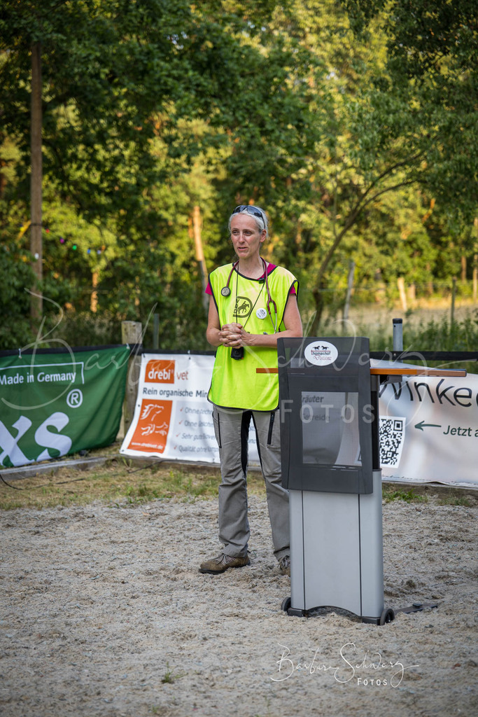 Siegerehrung_2026-06-27_22 | Stimmungsvolle Fotografie von Pferden, fotografische Begleitung von Veranstaltungen, Golfturnieren und Distanzritten - Realisiert mit Pictrs.com