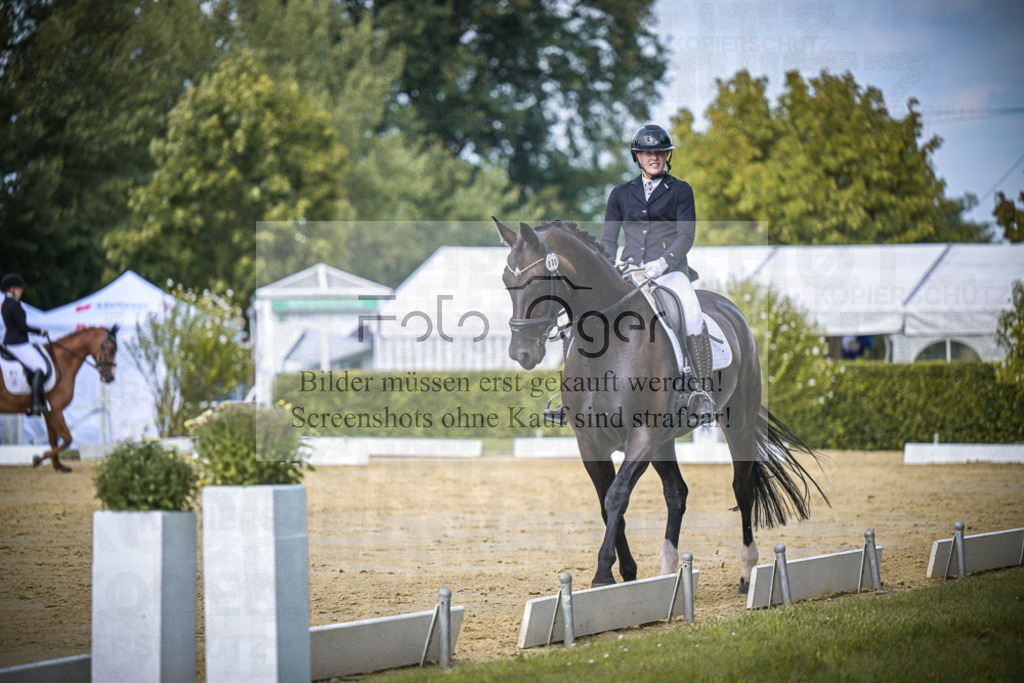 DOS_5253 | Entdecke hochwertige Reitturnierfotos von Foto Oger. Professionell, emotional und authentisch – jetzt Lieblingsmomente im Shop bestellen.Deutschlandweite Turnierfotografie. - Realisiert mit Pictrs.com