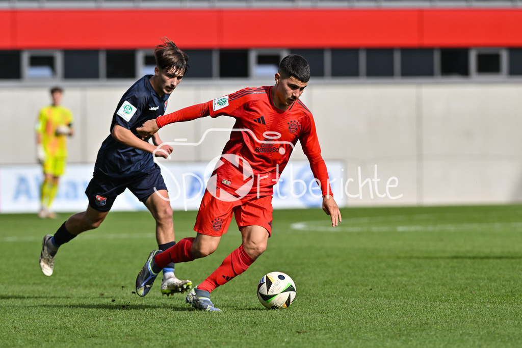 FC Bayern München U19 - SpVgg Unterhaching U19 | am Ball Felipe CHAVEZ (FC Bayern Muenchen U19 #8)