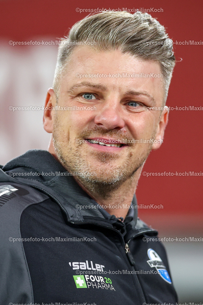Due0911240109602118 | 09.11.2024, Fußball, Fortuna Düsseldorf - SC Paderborn 07, 2. Bundesliga, Merkur Spiel-Arena, Saison 2024 2025: Trainer Lukas Kwasniok (Cheftrainer Paderborn) DFB regulations prohibit any use of photographs as image sequences and or quasi-video.