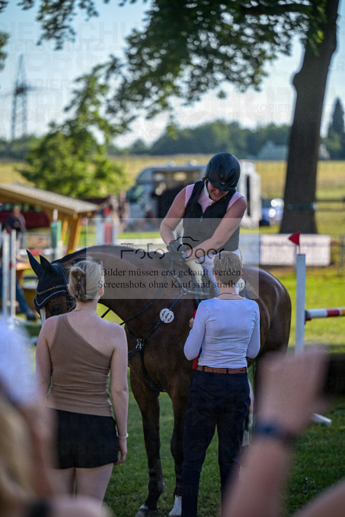 Reitturnier Voxtrup | Entdecke hochwertige Reitturnierfotos von Foto Oger. Professionell, emotional und authentisch – jetzt Lieblingsmomente im Shop bestellen.Deutschlandweite Turnierfotografie. - Realisiert mit Pictrs.com