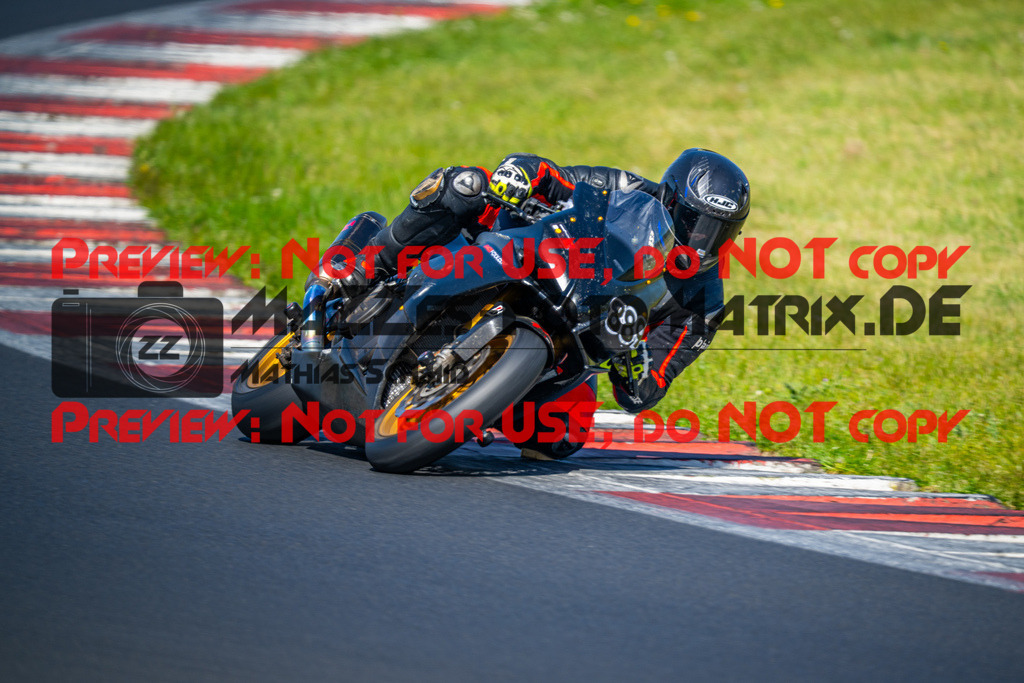MaZZes-Fotomatrix-20260503-36011 | ROT