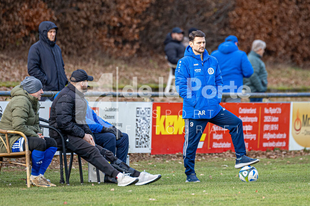 SC Uelzen - Richter_ Andreas (Trainer) vs Suhlendorf 301125 dlP | immodelaporte-sportfotos - Realisiert mit Pictrs.com