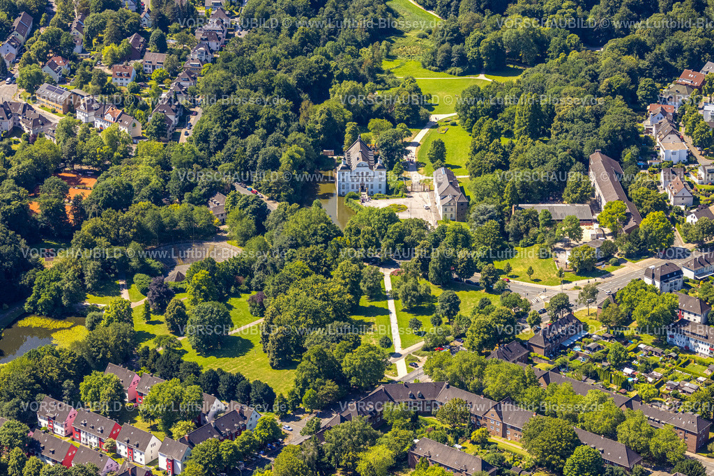 Essen230702700 | Luftbild, Wasserschloss Borbeck, Schlosspark, Dubois-Arena Amphitheater, Residenzaue, Borbeck-Mitte, Essen, Ruhrgebiet, Nordrhein-Westfalen, Deutschland