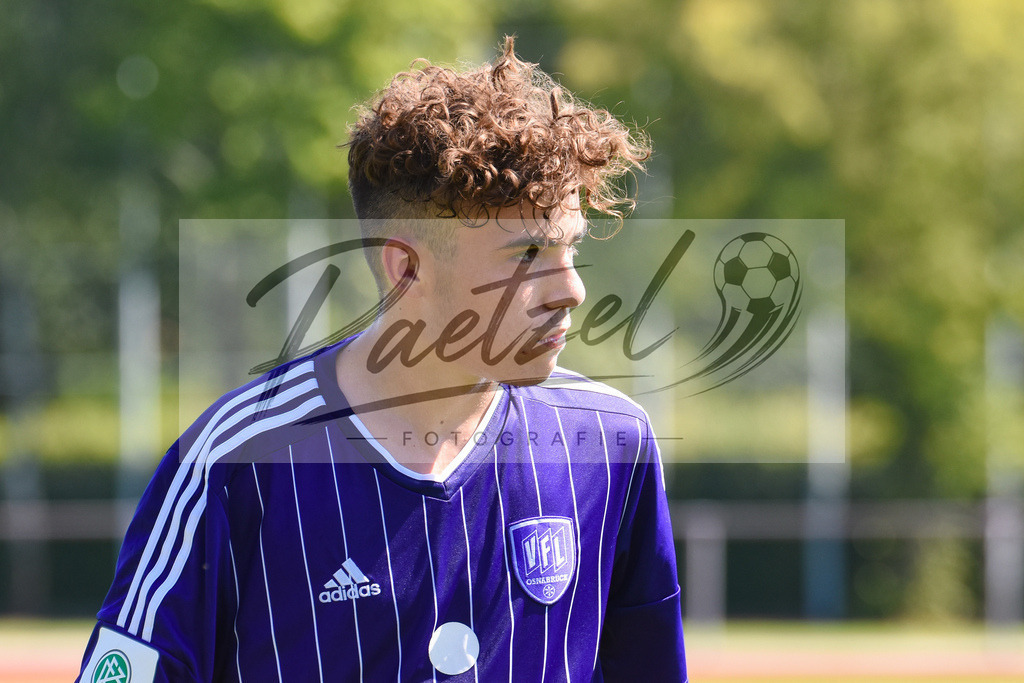 20180804_OSNSCP_0018 | Fußball, A-Junioren: Marc Auge (VfL Osnabrück) schaut beim Testspiel zwischen VfL Osnabrück vs. SC Preußen Münster am 04.08.2018 im Sportpark Illoshöhe in Osnabrück, Deutschland.(Foto von Nico Paetzel) - Realisiert mit Pictrs.com