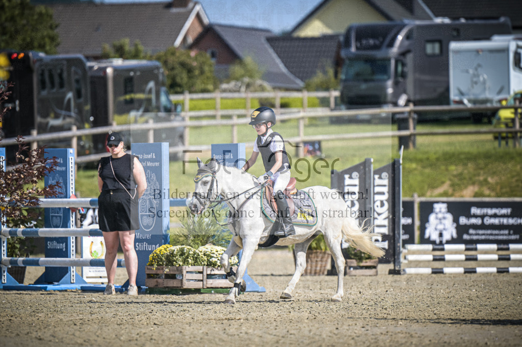 DOS_0481 | Entdecke hochwertige Reitturnierfotos von Foto Oger. Professionell, emotional und authentisch – jetzt Lieblingsmomente im Shop bestellen. - Realisiert mit Pictrs.com