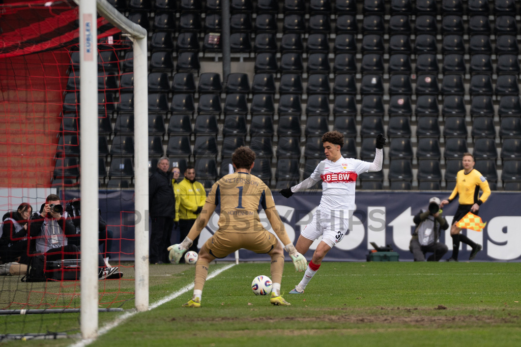 VfB Stuttgart II vs. TSG Hoffenheim II, Fussball, 3. Liga, 26. Spieltag, 15.03.2026 | Noah Darvich (VfB Stuttgart II, #31),VfB Stuttgart II vs. TSG Hoffenheim II, Fussball, 3. Liga, 26. Spieltag, 15.03.2026Foto: photosbyphips/Philip Ziegler