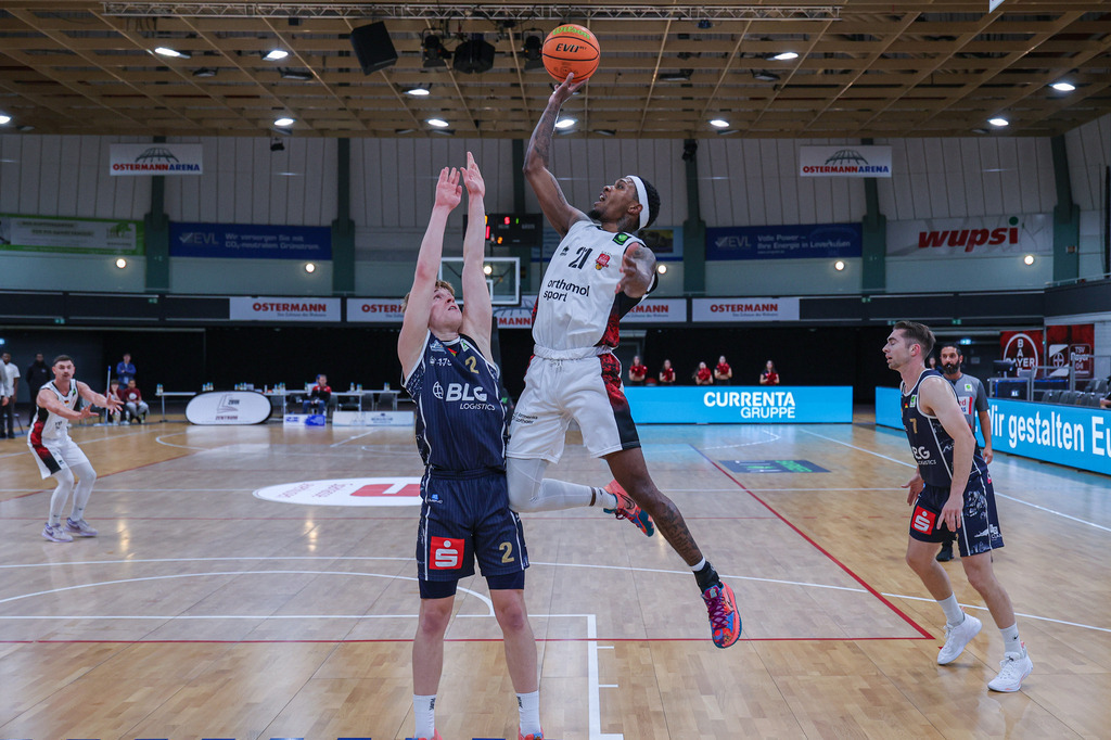Pro A BAYER GIANTS vs Eisbären Bremerhaven-4 | Fotos von Basketballspielen aus dem Raum NRW fotografiert von Gero Mueller-Laschet und Daniel Schaefer - Realisiert mit Pictrs.com