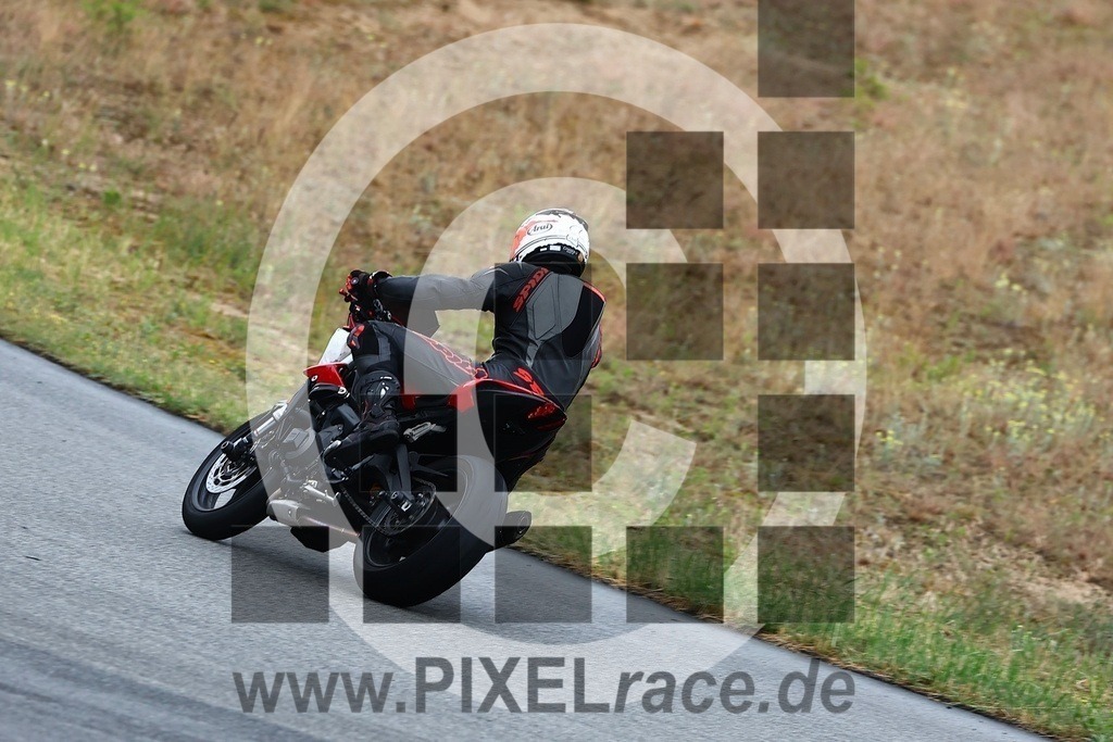 0035-20250703_10222 | Schöne Erinnerungen an spannende Momente - das festzuhalten ist unser Job. PIXELrace.de ist seit 2003 auf den Rennstrecken Europas unterwegs um die Action draußen beim Fahren und die wunderbare Stimmung imm Fahrerlager für euch einzufangen.