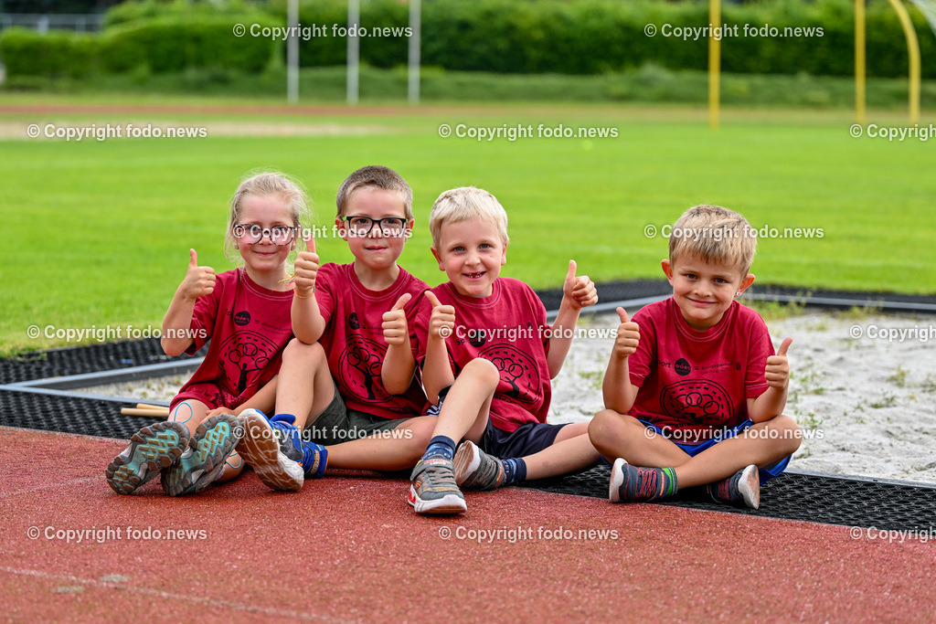 Kindergarten Olympiade 2024_ Stadion Traun_ 07.06.2024-106 | 07.06.2024, Stadion der Stadt Traun, AUT, Kindergarten Olympiade 2024, im Bild Kinder, Hindernis, Fussball, Laufen, Action
