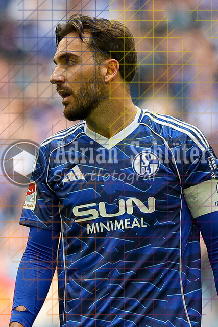 05.04.2026, GER, Fussball, Herren, 2. BL, Saison 2025/2026, FC Schalke 04 - Karlsruher SC | Kenan Karaman (S04) schaut 