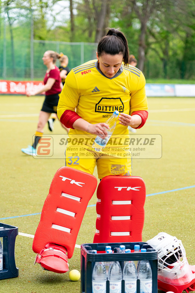 HK_20240407_903430 | 1. Bundesliga Hockey Damen Rot-Weiss Köln - Harvestehuder THC am 7.4.2024 Rot-Weiss Köln, Köln , Krüger Rosa Torfrau ( Harvestehuder THC #32 )