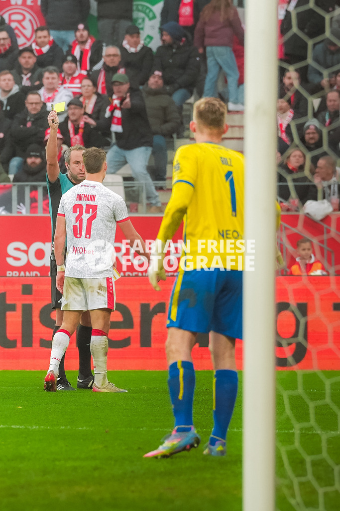 GER Rot-Weiss Essen vs. SSV Ulm, Fussball, 3. Liga, Spieltag 19, Saison 2025/2026, 20.12.2025 | GER Rot-Weiss Essen vs. SSV Ulm, Fussball, 3. Liga, Spieltag 19, Saison 2025/2026, 20.12.2025Foto: Fabian Friese - Realisiert mit Pictrs.com