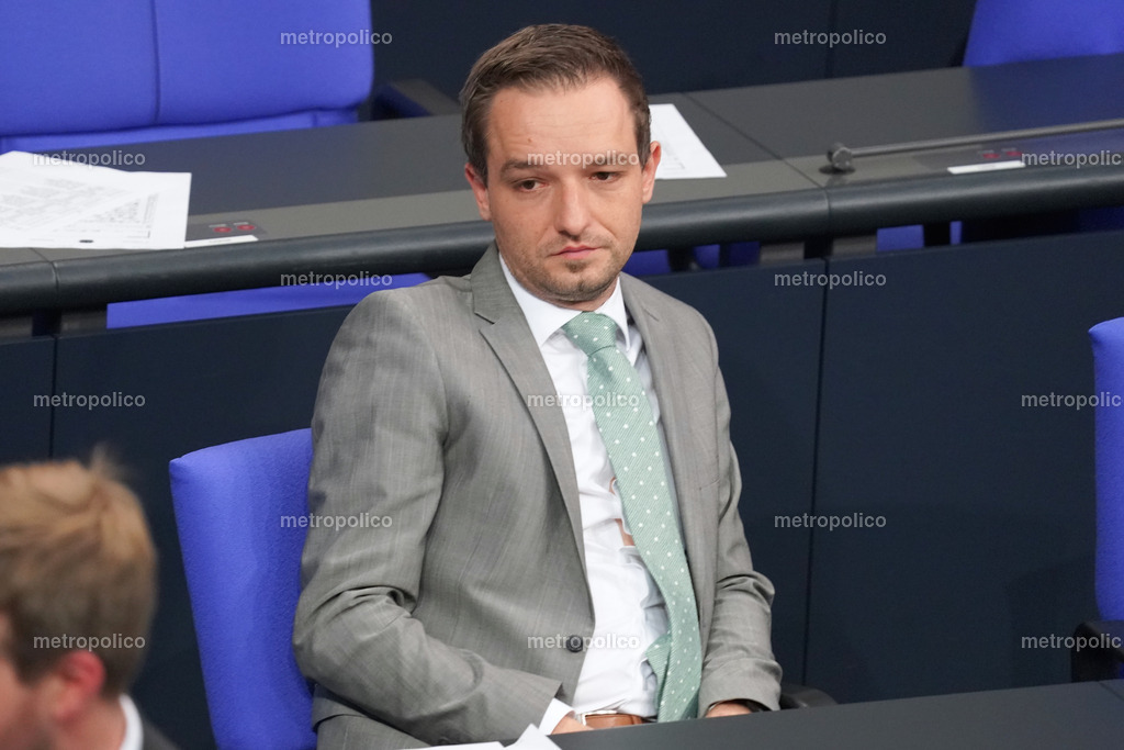 Benjamin Strasser (3) | Metropolico