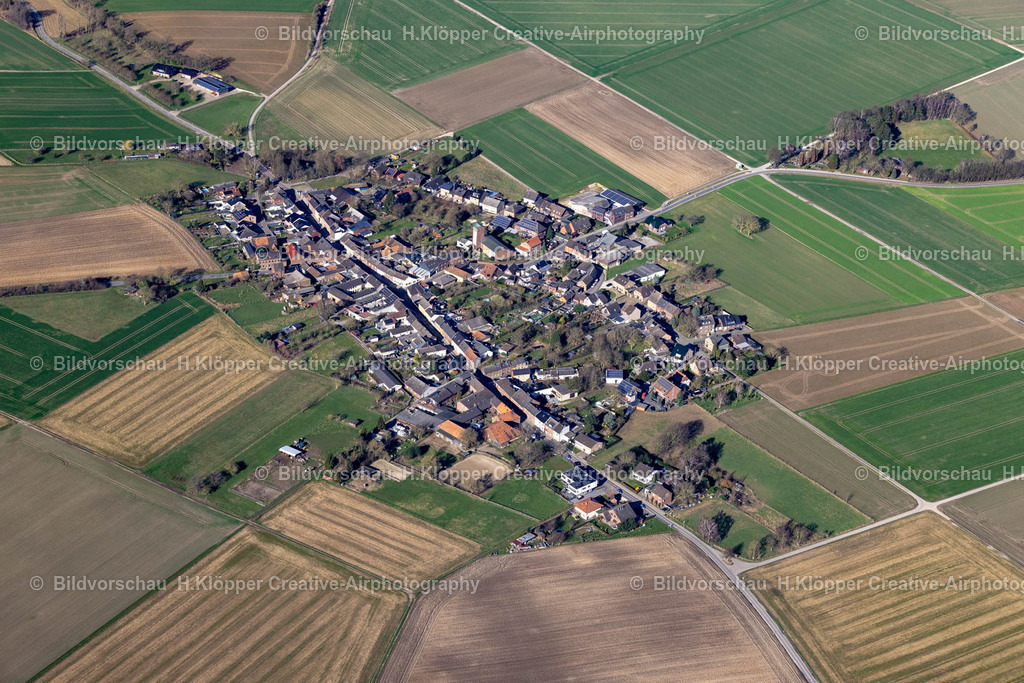 Luftbilder Linnich-9783 | Luftbildfotografie Ortsansicht der Straßen und Häuser der Wohngebiete an der Dingbuchstraße in Kofferen im Bundesland Nordrhein-Westfalen, Deutschland - Realized with Pictrs.com