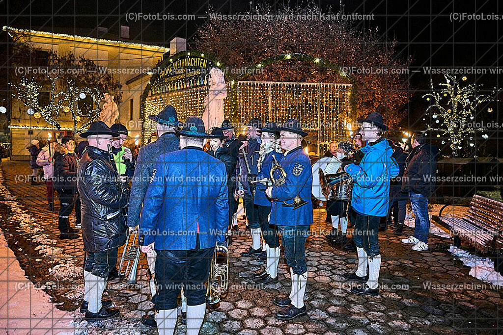 ALP9384_Wieselburger ADVENT_Wintersonnenwendfeier | (C)FotoLois.com, Alois Spandl, Wieselburger Advent, Wintersonnenwendfeier mit Umzug durch die Stadt, Sonnenwendfeuer und Perchtenlauf mit Show im Schlosspark, Mitwirkung der Partnergemeinde EINBECK, Sa 17. Dezmber 2022.