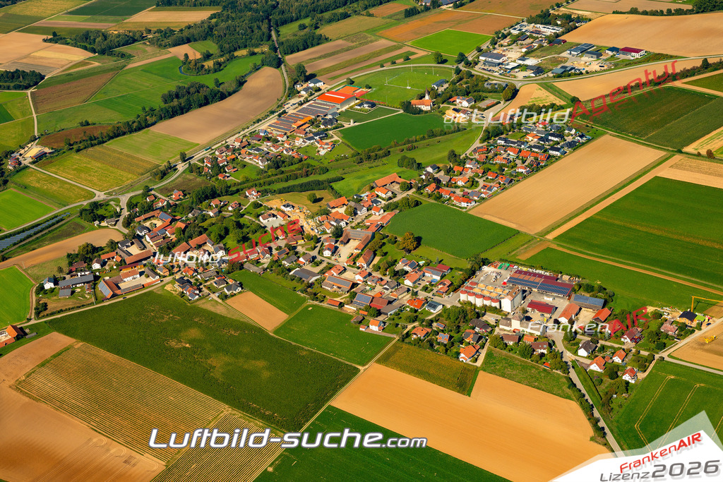 Das Luftbild zeigt :  Perkam - Die Luftaufnahme wurde 2023 vom UL-Flugzeug aus erstellt ( keine Drohne ) - Hochauflösende Luftaufnahme - Für grossformatige Ausdrucke geeignet. Die Geschenkidee !Mit Lizenz und Bildrechte bestellbar
