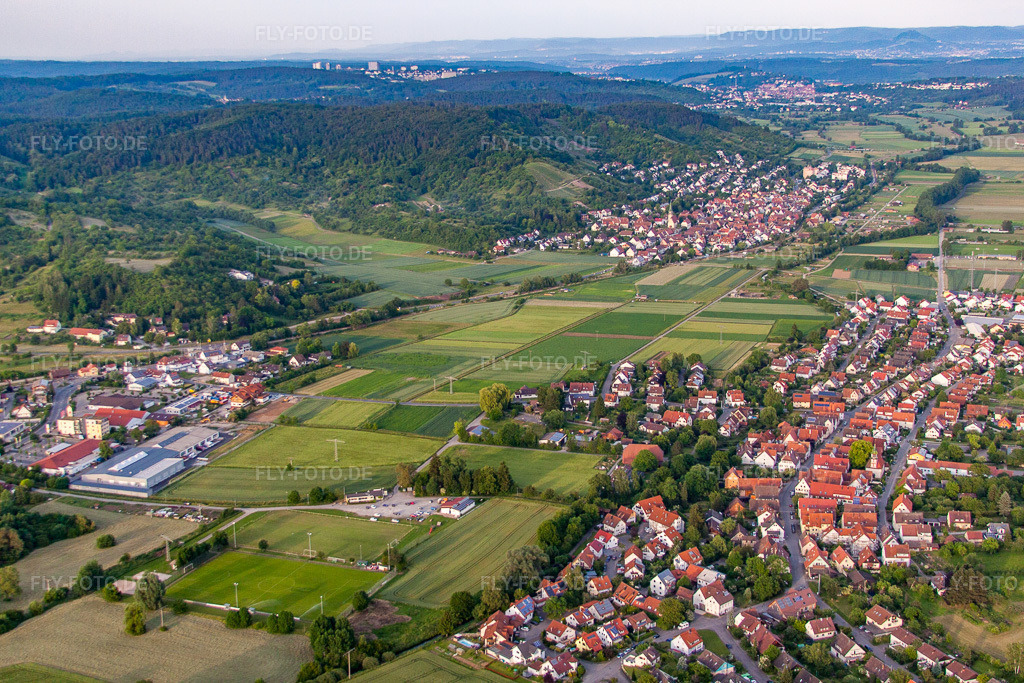 Luftbild: Ortsansicht von Westen im Ortsteil Pfäffingen in Ammerbuch im Bundesland Baden-Württemberg in Deutschland. Foto: IMG_66953.jpg vom 07.06.2014 durch Werner Riehm/FLY-FOTO.de