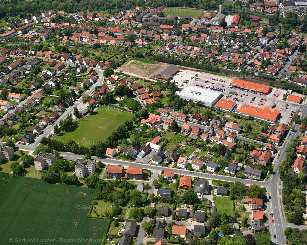 2638194 | SCHLADEN 09.06.2006 Wohngebiet einer Einfamilienhaus- Siedlung  in Schladen im Bundesland Niedersachsen, Deutschland // Single-family residential area of settlement  in Schladen in the state Lower Saxony, Germany Foto: Gerhard Launer