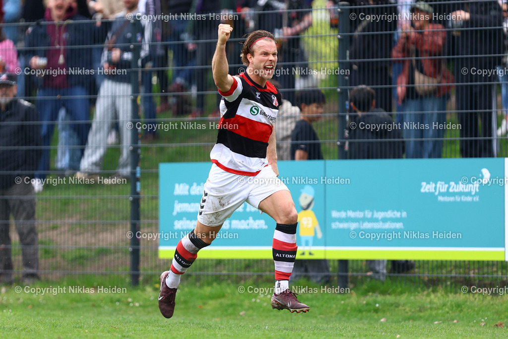 NH_Altona93_BWLohne_RegionalligaNord_18042026 | #17 Rasmus Tobinski (Altona 93) bejubelt seinen Treffer zum 2:2.Fußball I Herren I Regionalliga Nord I Saison 2025-2026 I 30. Spieltag I Altona 93 - BW Lohne I 18.04..2026 I Adolf-Jäger-Kampfbahn