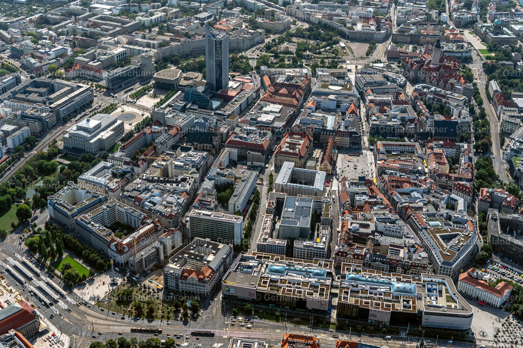 4039545 | LEIPZIG 14.09.2020 Gebäude des Rathauses der Stadtverwaltung am Martin-Luther-Ring in Leipzig im Bundesland Sachsen. Weiterführende Informationen bei: Stadt Leipzig. // Town Hall building of the city administration on Martin-Luther-Ring in Leipzig in the state Saxony. Further information at: Stadt Leipzig. Foto: Gerhard Launer