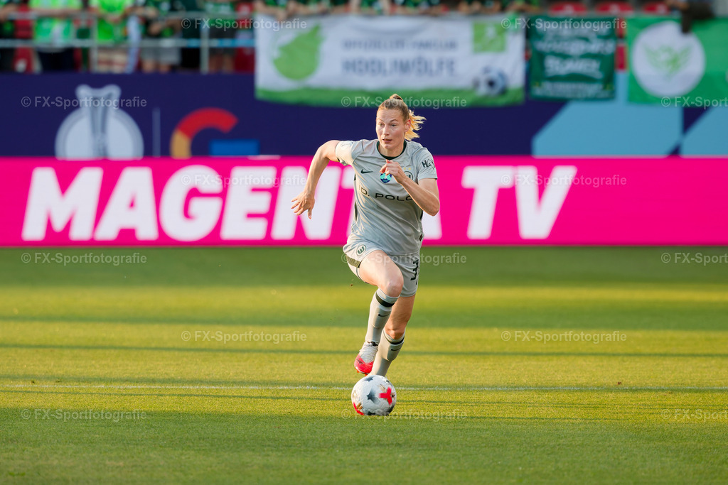 Supercup-Frauen-Bayern-Muenchen-vs-VfL-Wolfsburg 024 | Sportfotos und Eventgalerien von FX-Sportfotografie. Bilder von Fußball, Vereinsveranstaltungen und Events direkt ansehen und als Download bestellen. - Realisiert mit Pictrs.com